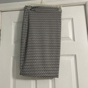 Small black and white patterned pencil skirt